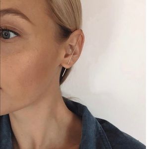 Beautiful on trend minimalist ear pin/cuff spear